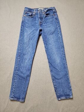 Levi's Wedgie Jeans Med Wash Size 25 Tapered Leg High Waist